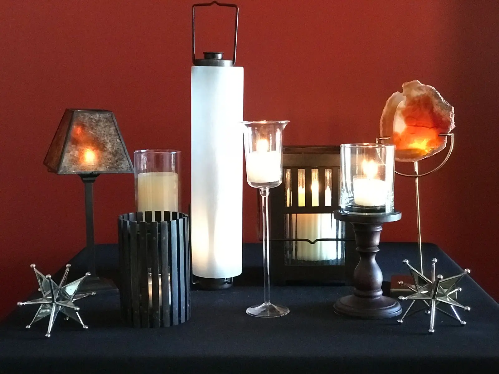 Sets of candles, star decorations and lamp centerpieces Sets of candles, star decorations and lamp centerpieces
