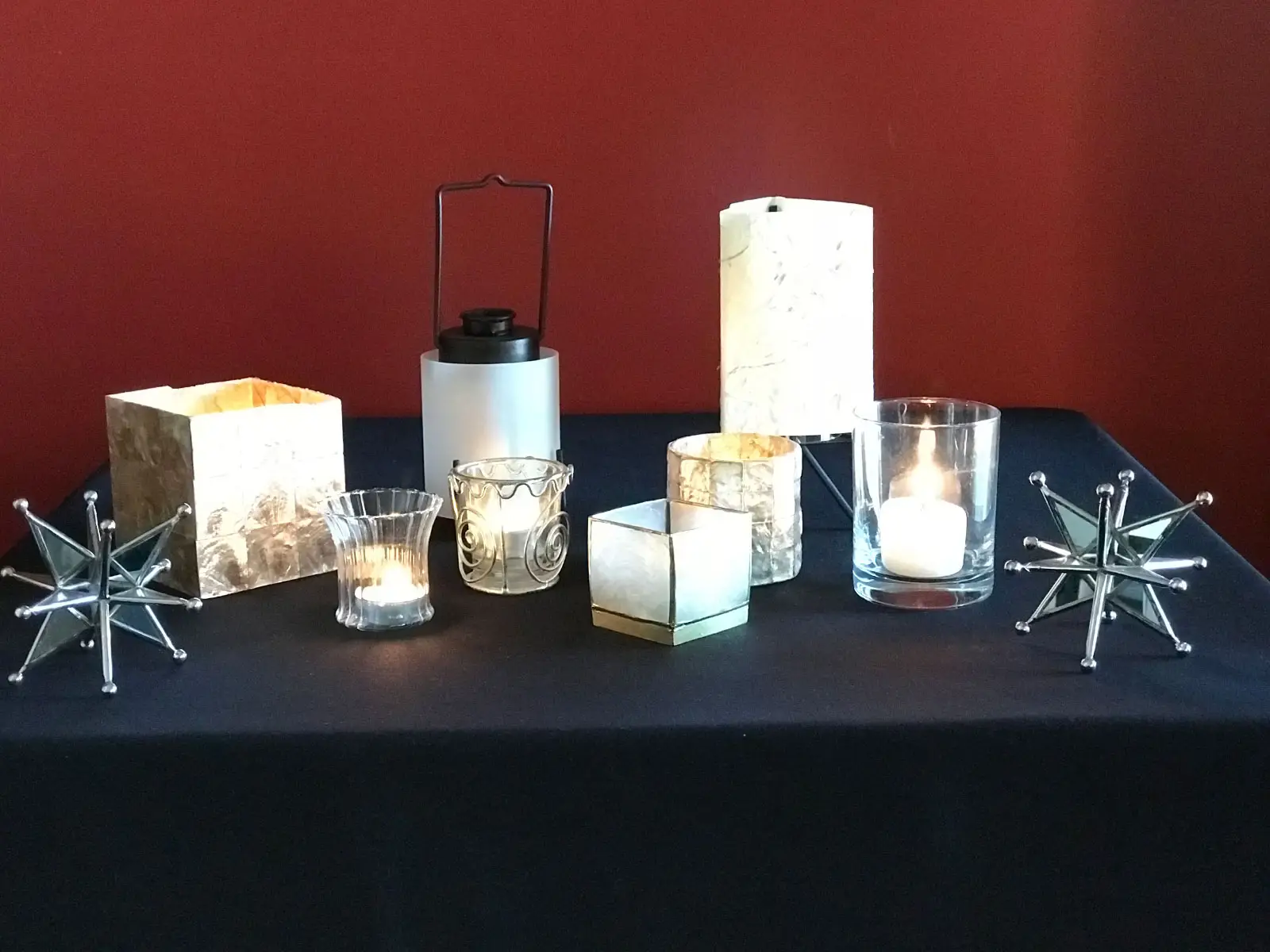 Sets of candles, star decorations and lamp centerpieces Sets of candles, star decorations and lamp centerpieces