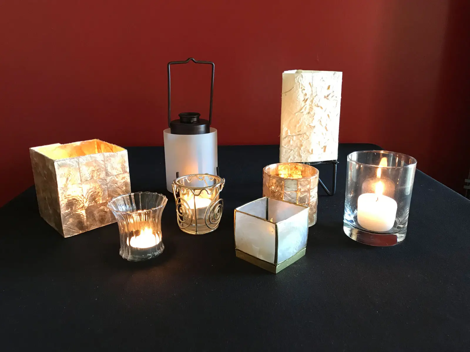 Sets of candles, star decorations and lamp centerpieces Sets of candles, star decorations and lamp centerpieces